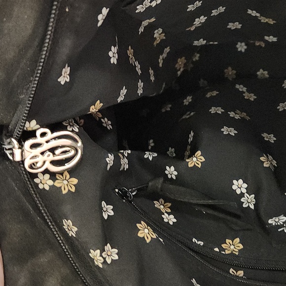 Vera Bradley Solid Quilted Handbag Purse Solid black with silver logo hardware. - Picture 11 of 14